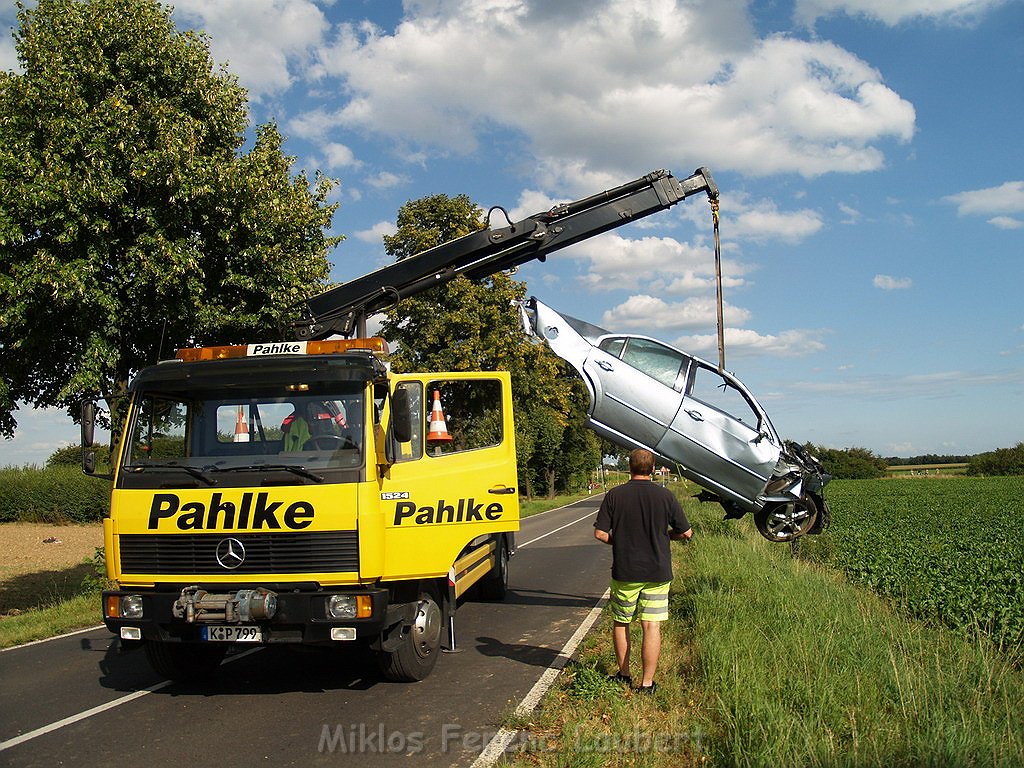 Schwerer VU 1 Toter Koeln Porz Wahn Zuendorf Wahnerstr P327.JPG